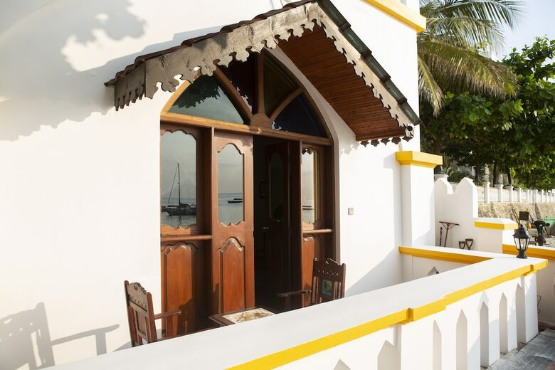 Tembo House Hotel