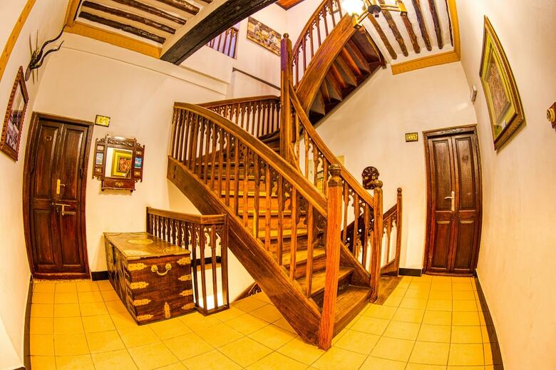 Tembo House Hotel