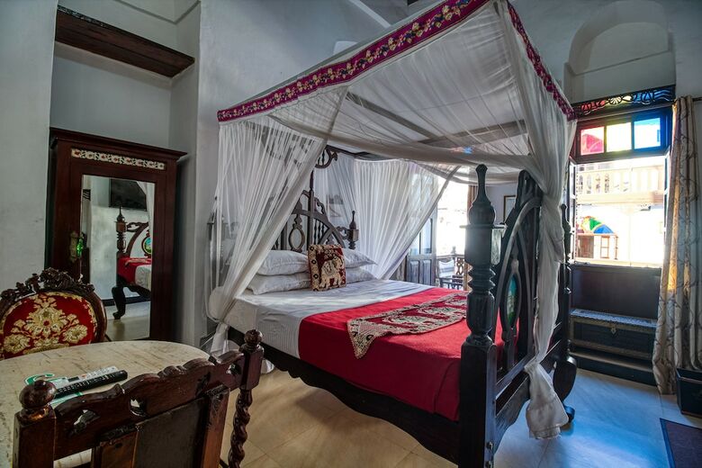 Tembo House Hotel