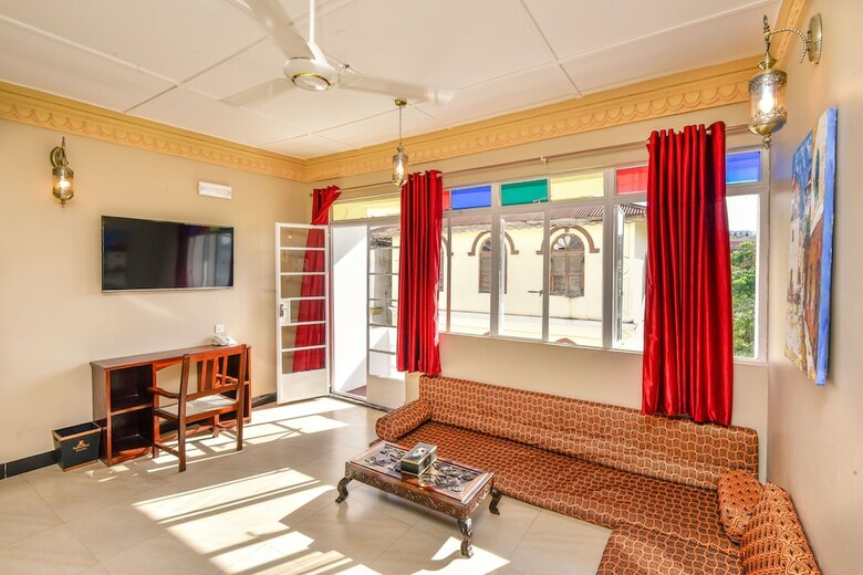 Tembo House Hotel