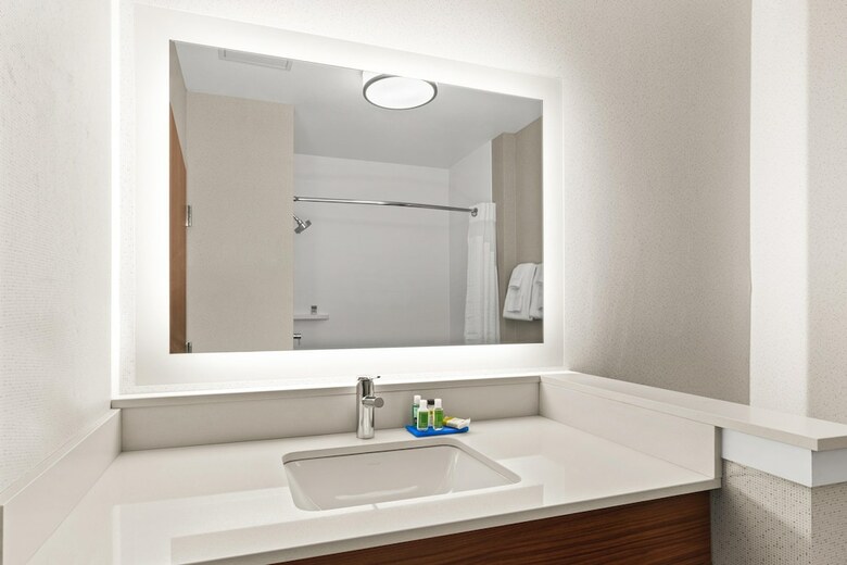 Holiday Inn Express Hotel & Suites Willows