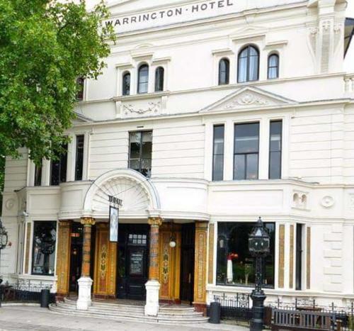 Hostal The Warrington Hotel