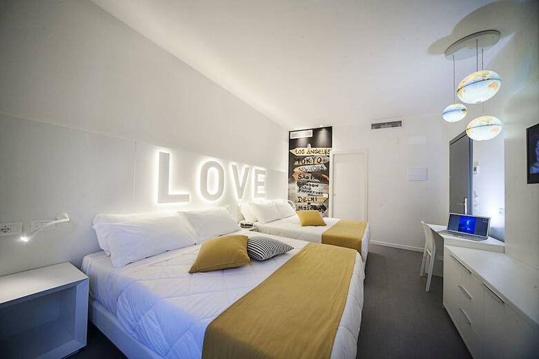 Hotel Love Boat