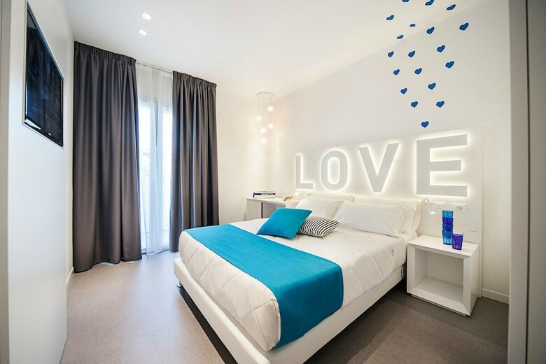 Hotel Love Boat