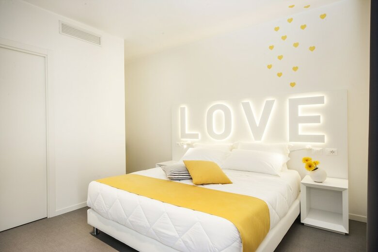 Hotel Love Boat