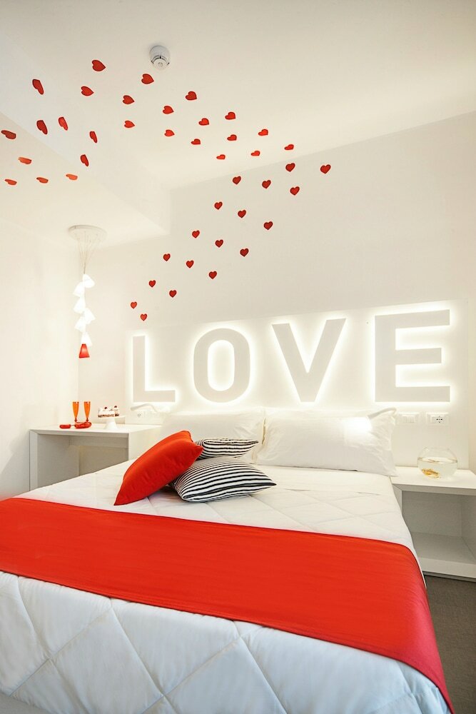 Hotel Love Boat