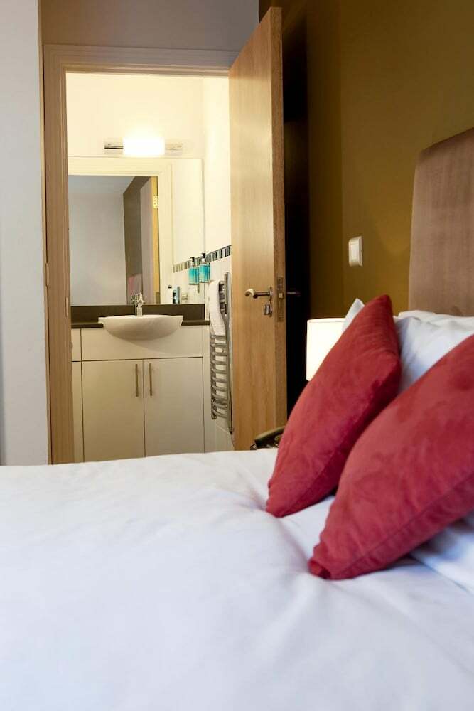 Spires Hotel (two Bedroom) 6 Pax