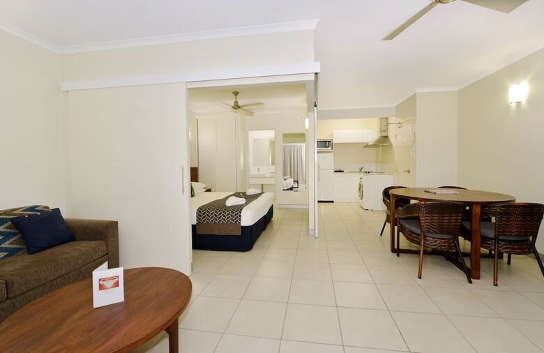 Hotel Cairns Queenslander