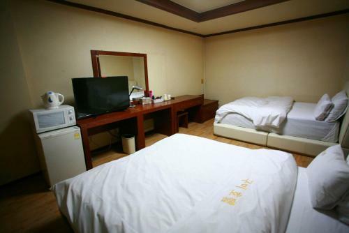 Gumi Metro Hotel
