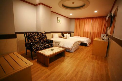 Gumi Metro Hotel