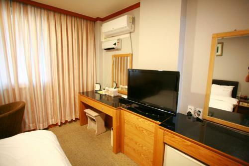 Gumi Metro Hotel