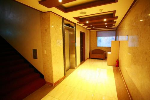 Gumi Metro Hotel