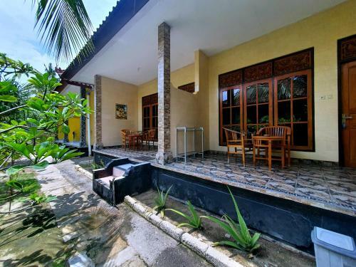 Hostal Lembongan Tropical