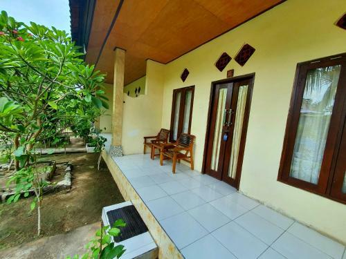 Hostal Lembongan Tropical