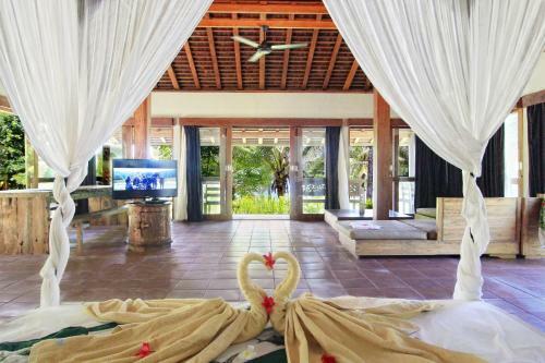 Villa Trevally