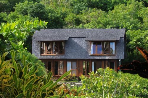 Villa Trevally