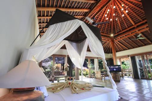 Villa Trevally
