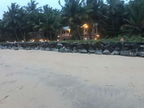 Kizhunnarocks Beach Resort