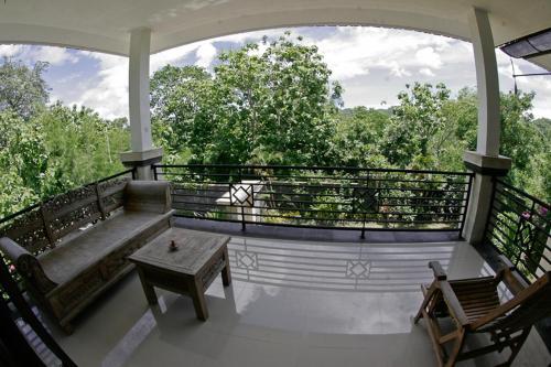 Hostal Padang Padang Surf Villa