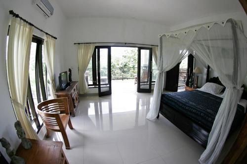Hostal Padang Padang Surf Villa