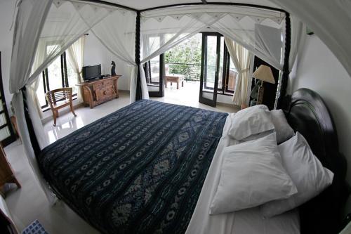 Hostal Padang Padang Surf Villa