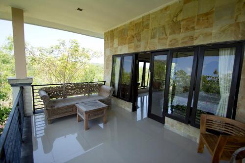 Hostal Padang Padang Surf Villa