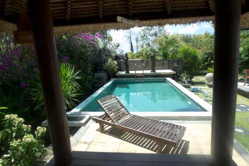 Hostal Padang Padang Surf Villa