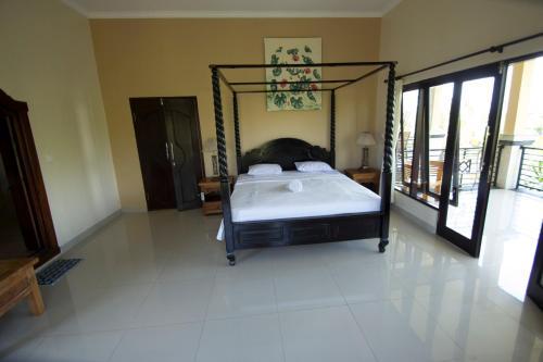 Hostal Padang Padang Surf Villa