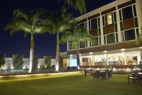 Hotel Country Inn & Suites By Radisson Jammu
