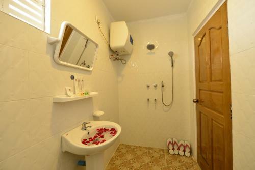 Royal Naung Yoe Hotel
