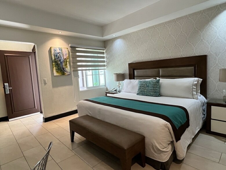 �urea Hotel And Suites