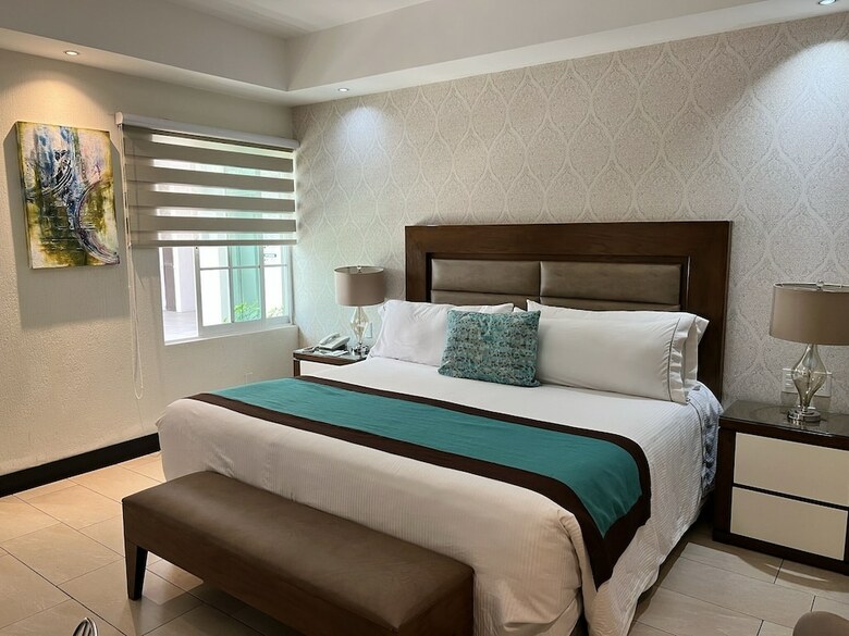 �urea Hotel And Suites