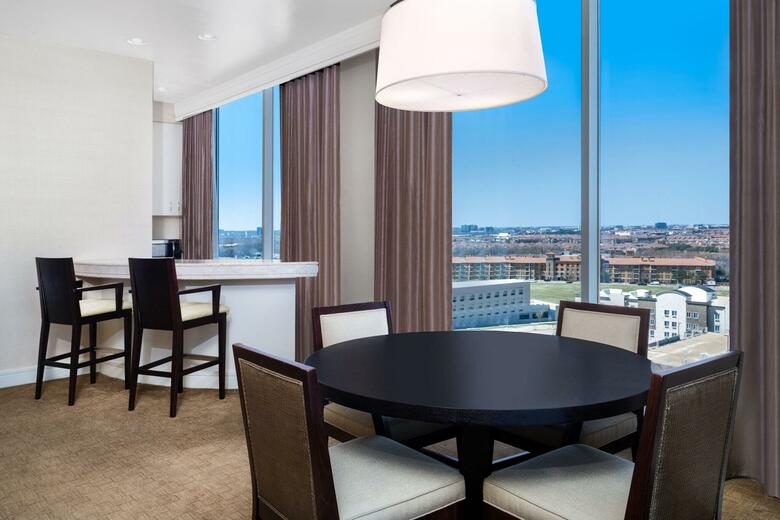 Hotel Omni Dallas Park West