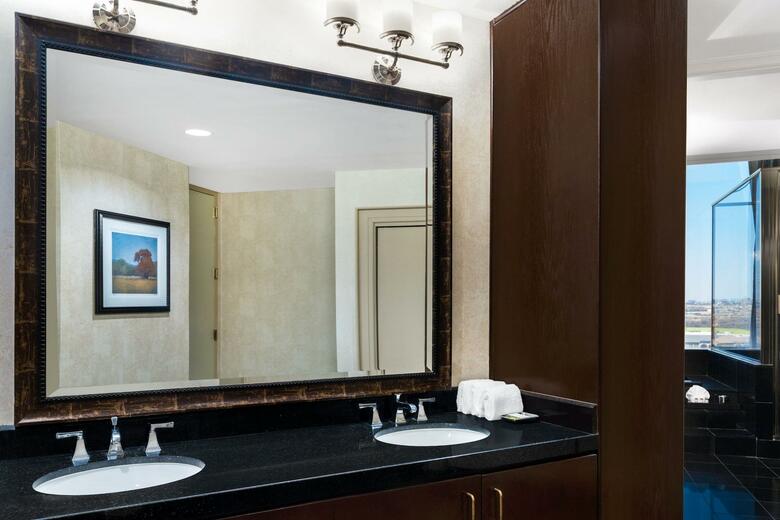 Hotel Omni Dallas Park West