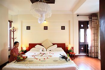 Long Life Riverside Hotel