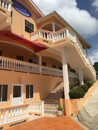 Hostal Aupic Paradise
