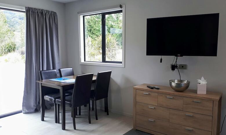 Glenorchy Peaks Bed And Breakfast