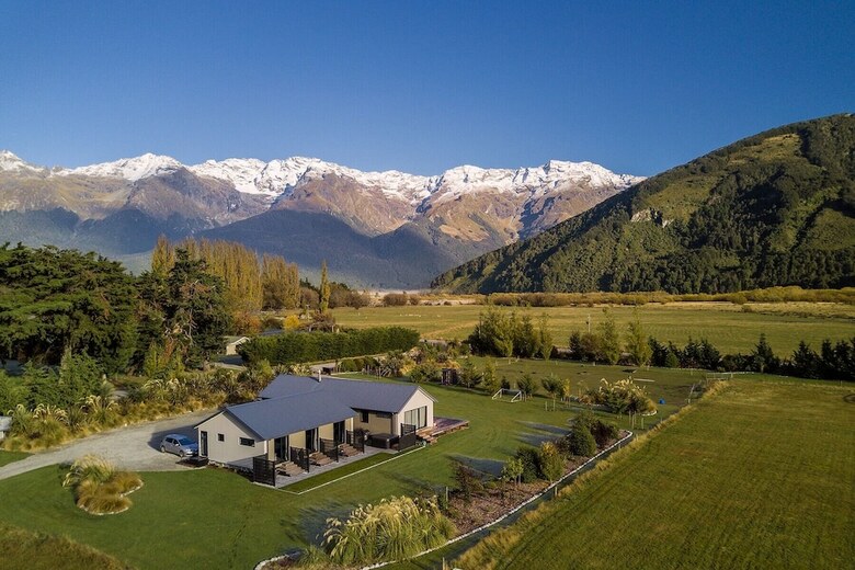 Glenorchy Peaks Bed And Breakfast