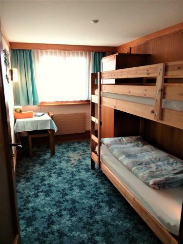Bed & Breakfast Heidi-guesthouse-amden