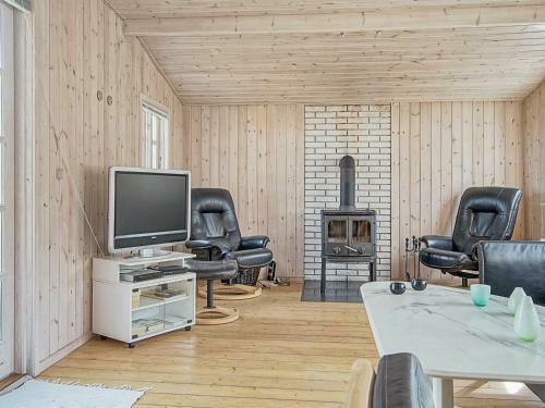 Three-bedroom Holiday Home In Nex� 32