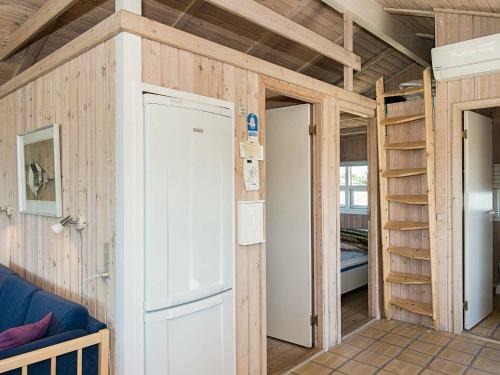 Three-bedroom Holiday Home In L�kken 18