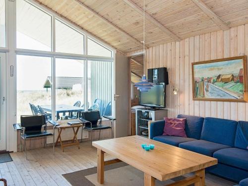Three-bedroom Holiday Home In L�kken 18