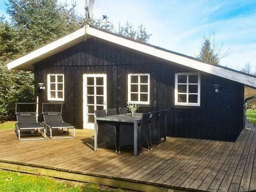 Three-bedroom Holiday Home In Hals 28