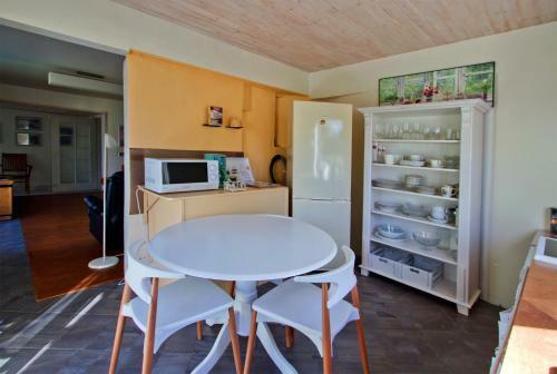 Solar Apartments - Little House