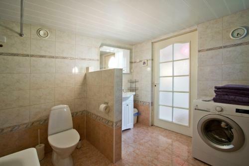 Solar Apartments - Little House