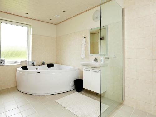 Three-bedroom Holiday Home In Hundested 2