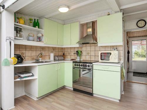 Three-bedroom Holiday Home In Roslev 4