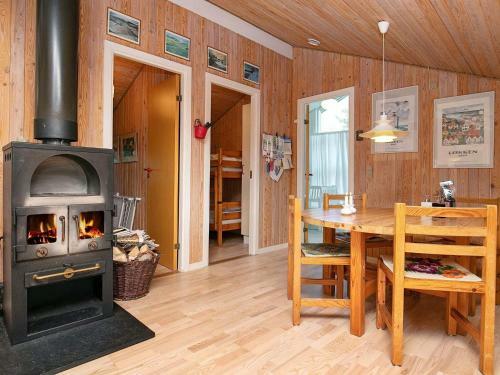 Three-bedroom Holiday Home In L�kken 74