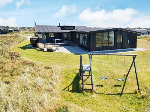 Four-bedroom Holiday Home In L�kken 19