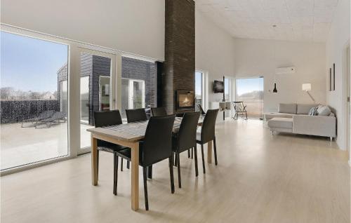 Three-bedroom Holiday Home L�kken With A Fireplace 07